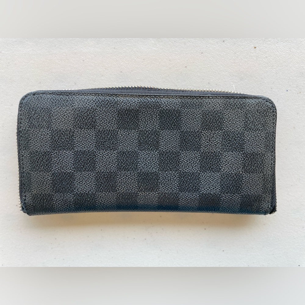 Louis Vuitton Damier Graphite zippy wallet